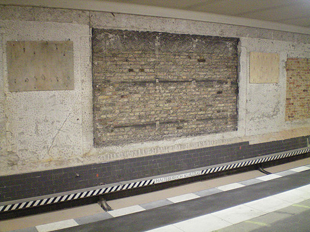 Abb. 13: U-Bahnhof Voltastraße, Zustand April 2011. Foto: Harald Tschirner, bahninfo-forum.